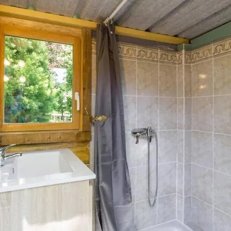 Domaine De Valmeray La Roulotte Insolite Chalet