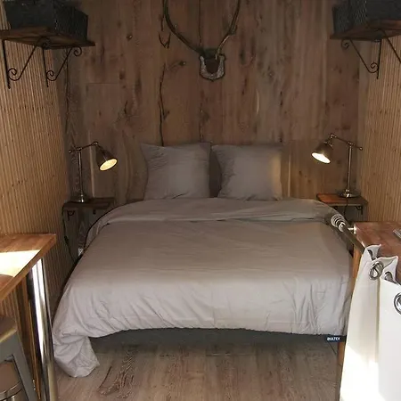 Domaine De Valmeray La Roulotte Insolite * Airan