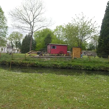 Chalet Domaine De Valmeray La Roulotte Insolite