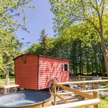 Chalet Domaine De Valmeray La Roulotte Insolite