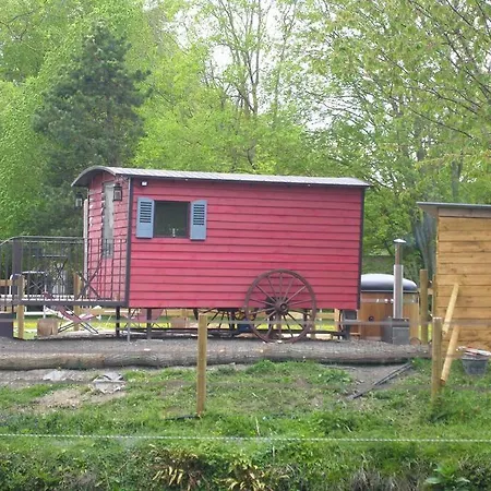 Domaine De Valmeray La Roulotte Insolite Airan