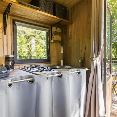 Domaine De Valmeray La Roulotte Insolite *