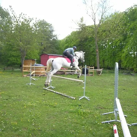 Chalet Domaine De Valmeray La Roulotte Insolite *