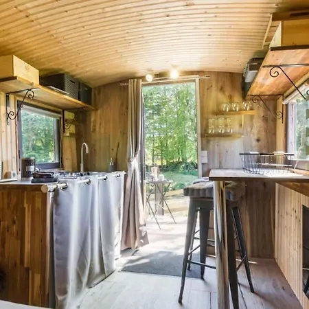 Chalet Domaine De Valmeray La Roulotte Insolite Airan