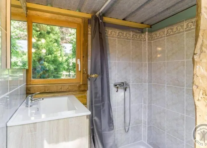 Domaine De Valmeray La Roulotte Insolite Chalet