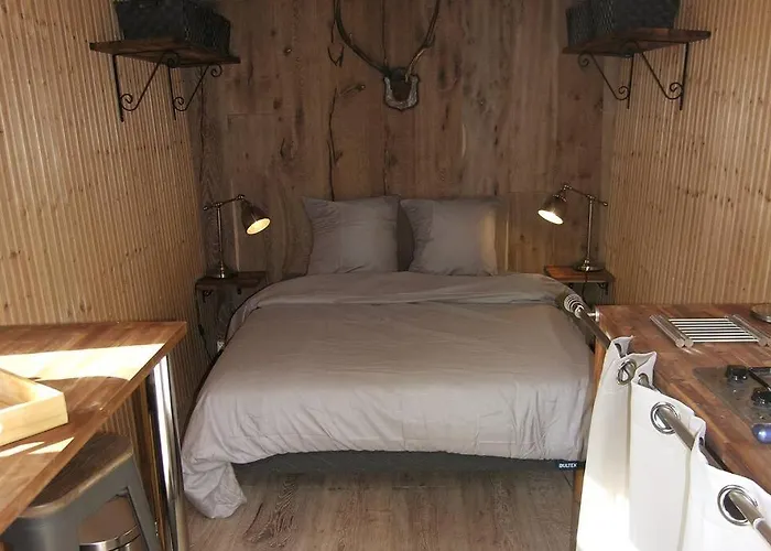 Domaine De Valmeray La Roulotte Insolite * Airan