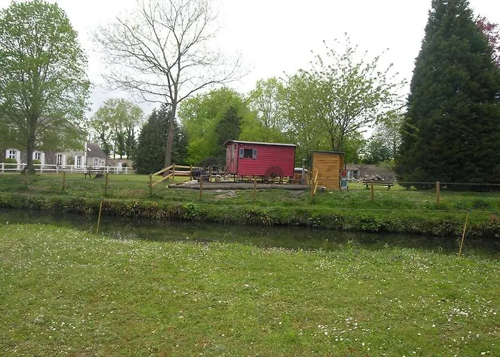 Chalet Domaine De Valmeray La Roulotte Insolite