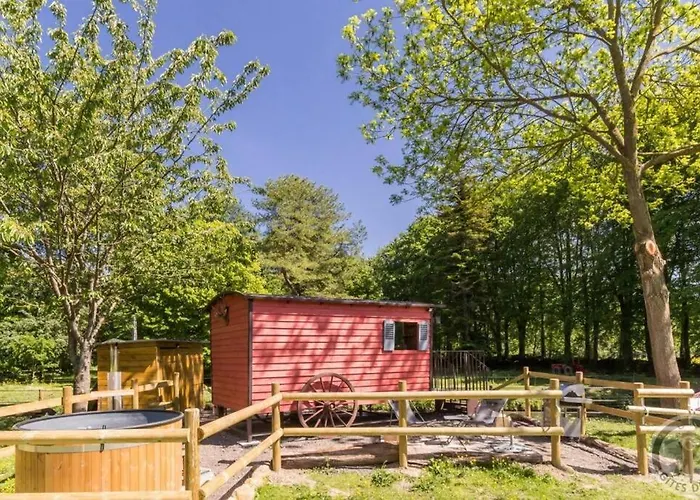 Chalet Domaine De Valmeray La Roulotte Insolite