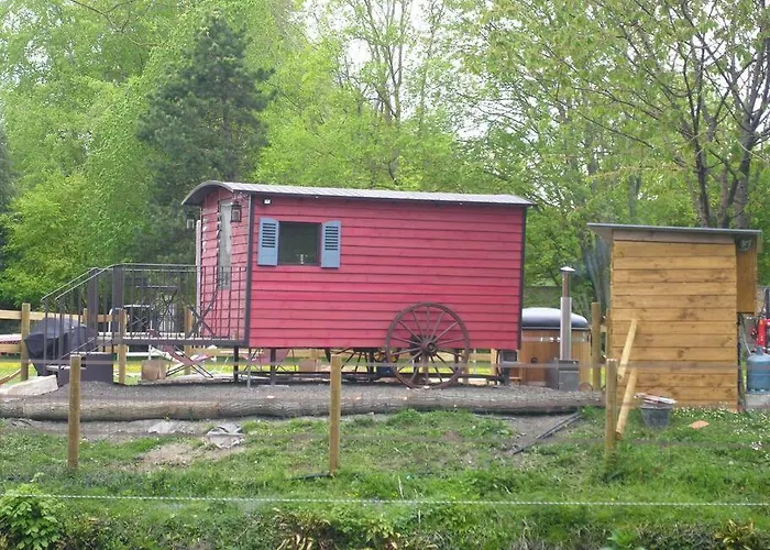 Domaine De Valmeray La Roulotte Insolite Airan