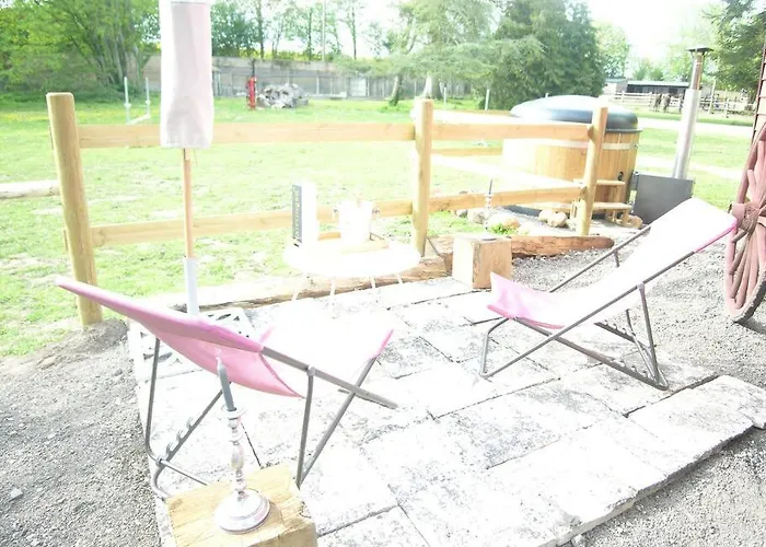 Domaine De Valmeray La Roulotte Insolite Airan