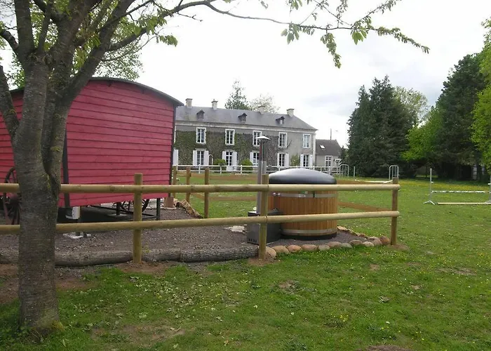 Chalet Domaine De Valmeray La Roulotte Insolite Airan