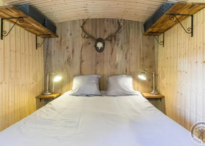 Domaine De Valmeray La Roulotte Insolite * Airan