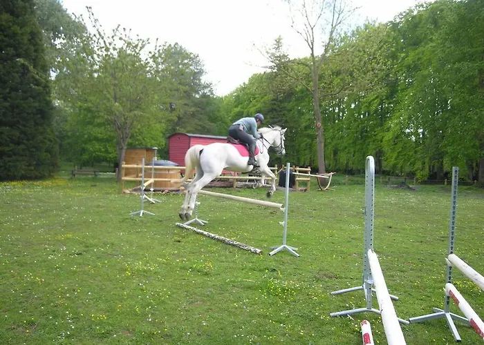 Chalet Domaine De Valmeray La Roulotte Insolite *