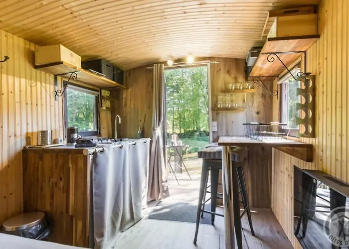 Chalet Domaine De Valmeray La Roulotte Insolite Airan